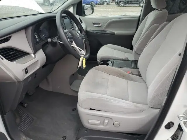 2020 TOYOTA SIENNA LE  