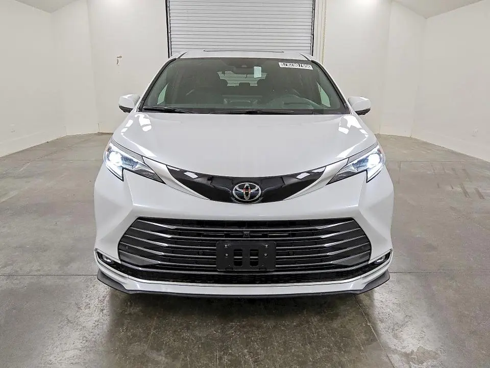 2026 TOYOTA SIENNA PLATINUM 7-PASSENGER  