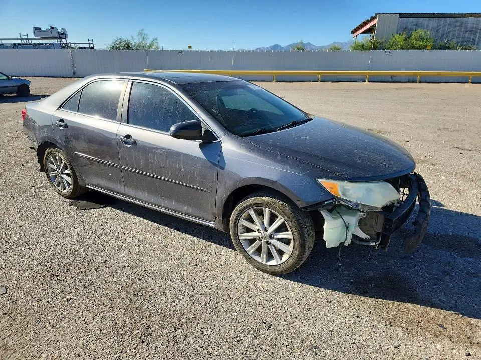 2014 TOYOTA CAMRY XLE  