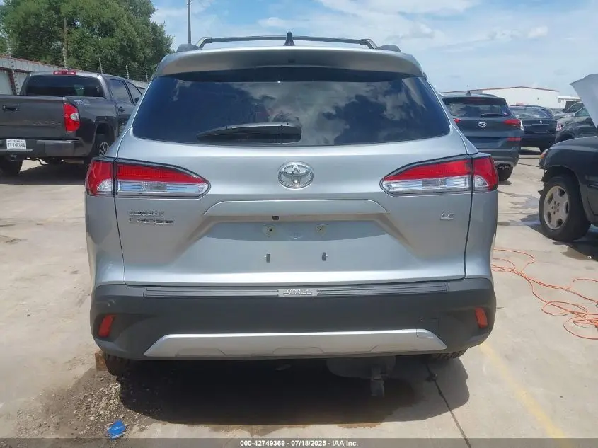2025 TOYOTA COROLLA CROSS LE