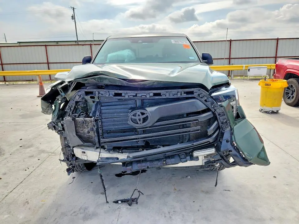 2023 TOYOTA TUNDRA SR5  