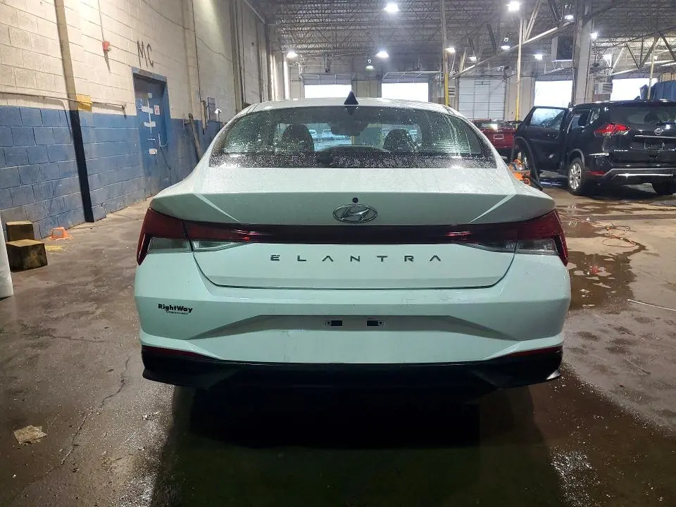 2021 HYUNDAI ELANTRA SE  