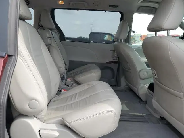 2013 TOYOTA SIENNA XLE  