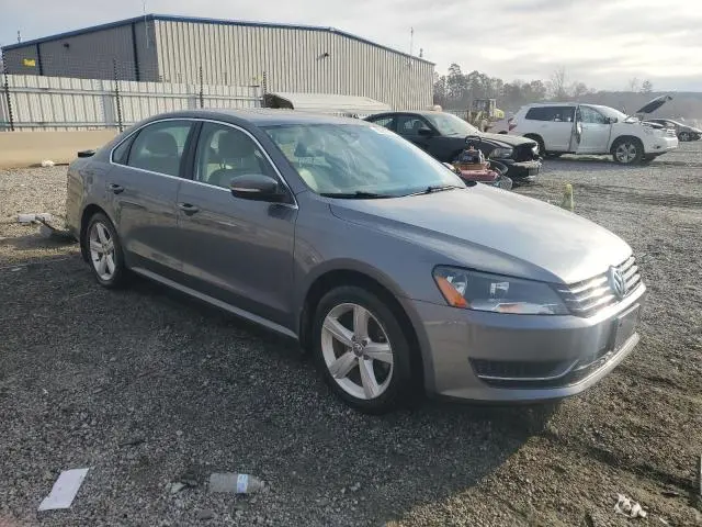 2013 VOLKSWAGEN PASSAT SE  