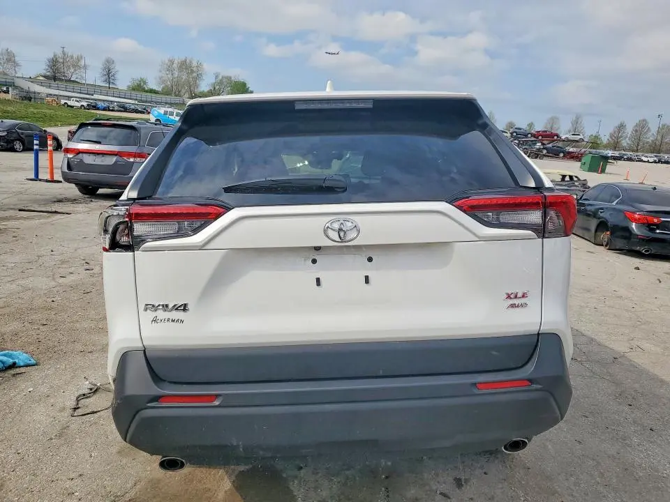 2025 TOYOTA RAV4 XLE  