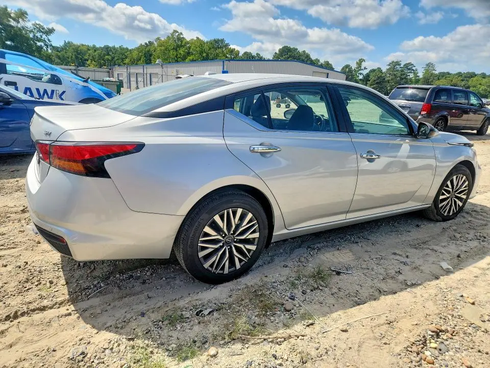 2024 NISSAN ALTIMA SV  