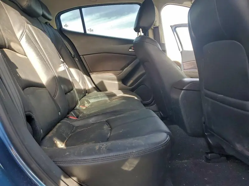 2017 MAZDA 3 TOURING  