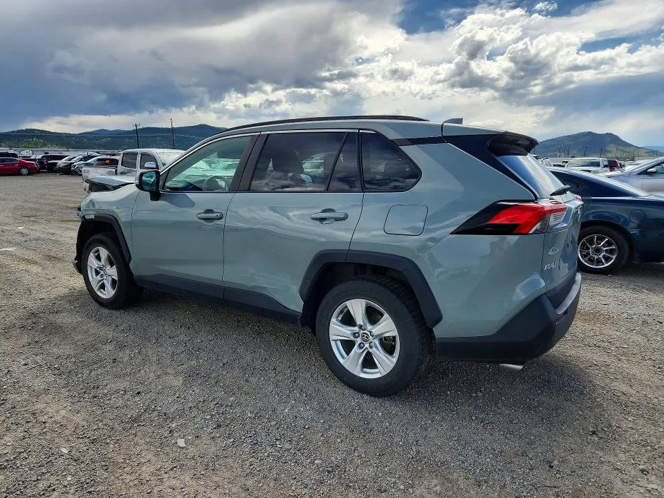 2021 TOYOTA RAV4 XLE  