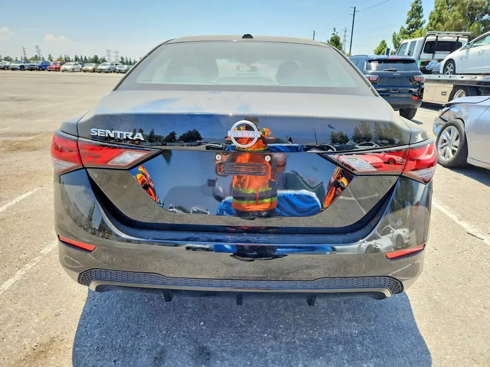 2025 NISSAN SENTRA SV  