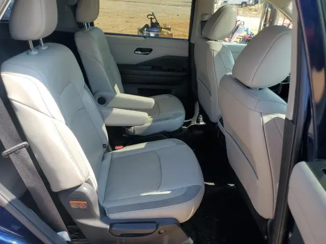 2022 NISSAN PATHFINDER SL  