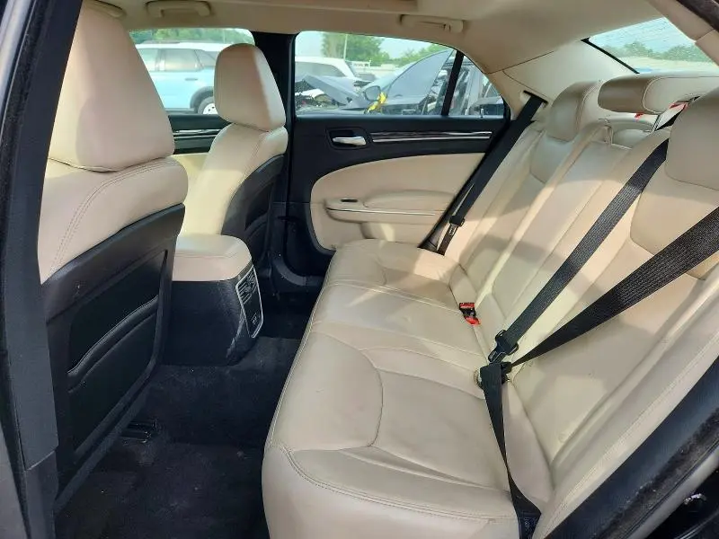 2016 CHRYSLER 300 LIMITED  
