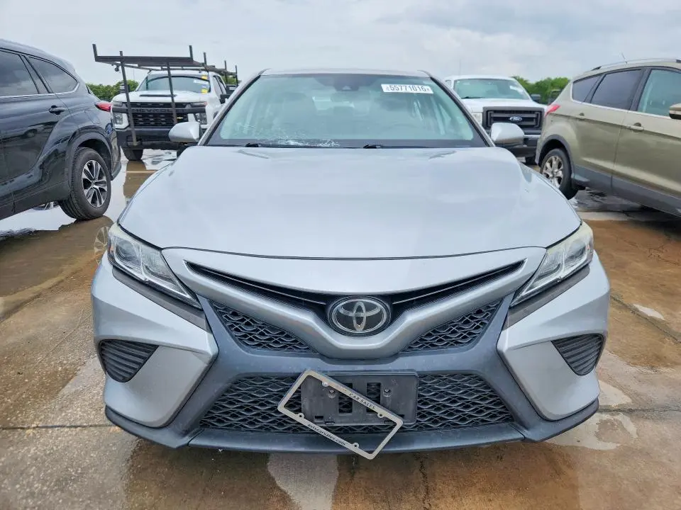 2020 TOYOTA CAMRY SE  