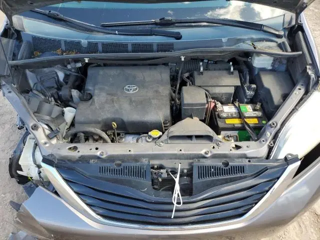 2014 TOYOTA SIENNA LE  