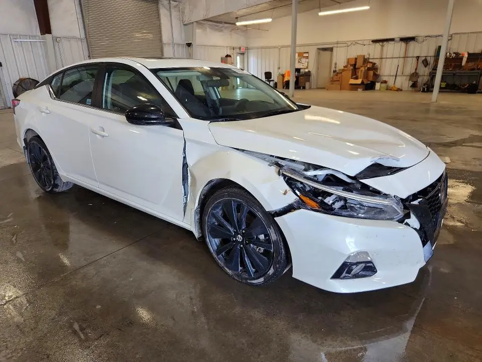 2022 NISSAN ALTIMA SR  