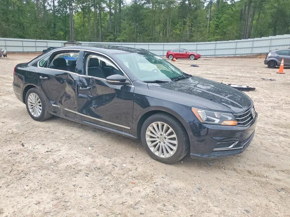 2017 VOLKSWAGEN PASSAT SE  