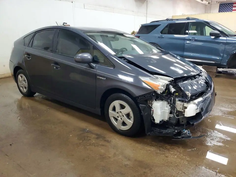 2010 TOYOTA PRIUS III  