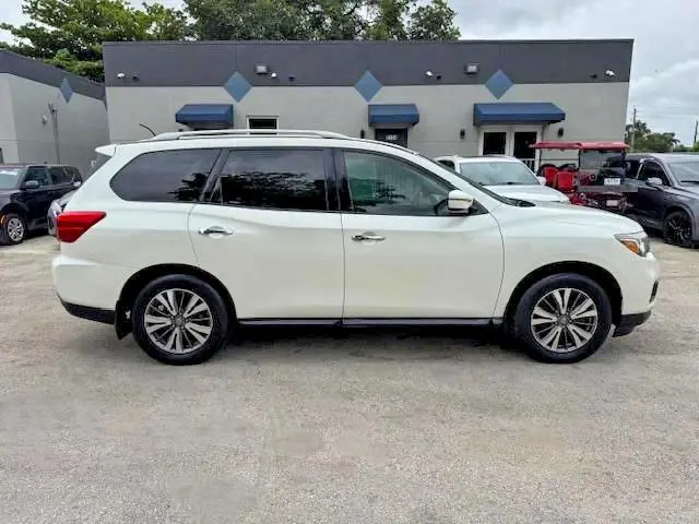 2017 NISSAN PATHFINDER SV  