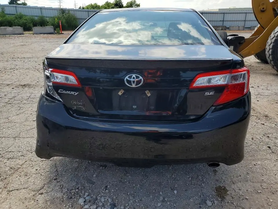 2014 TOYOTA CAMRY SE  