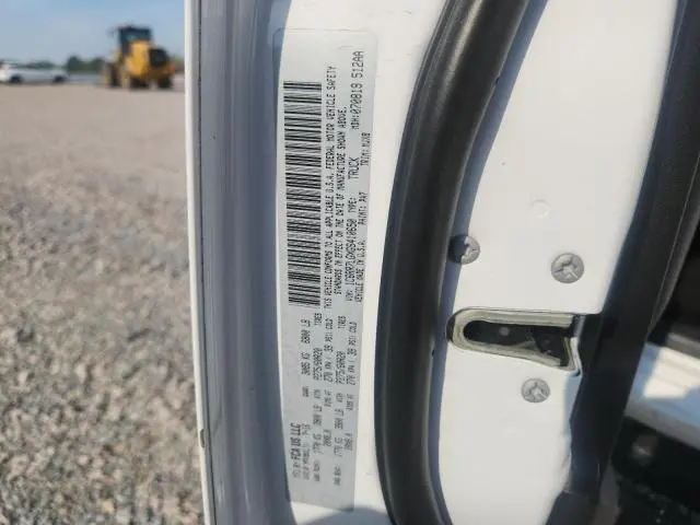 2016 RAM 1500 SLT  