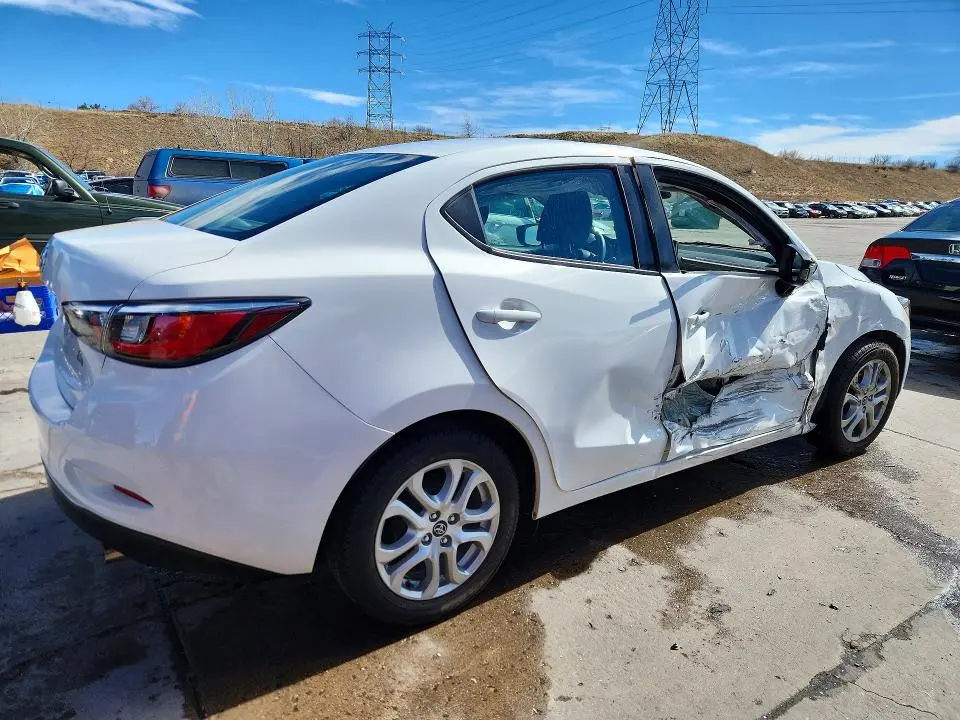 2017 TOYOTA YARIS IA BASE  