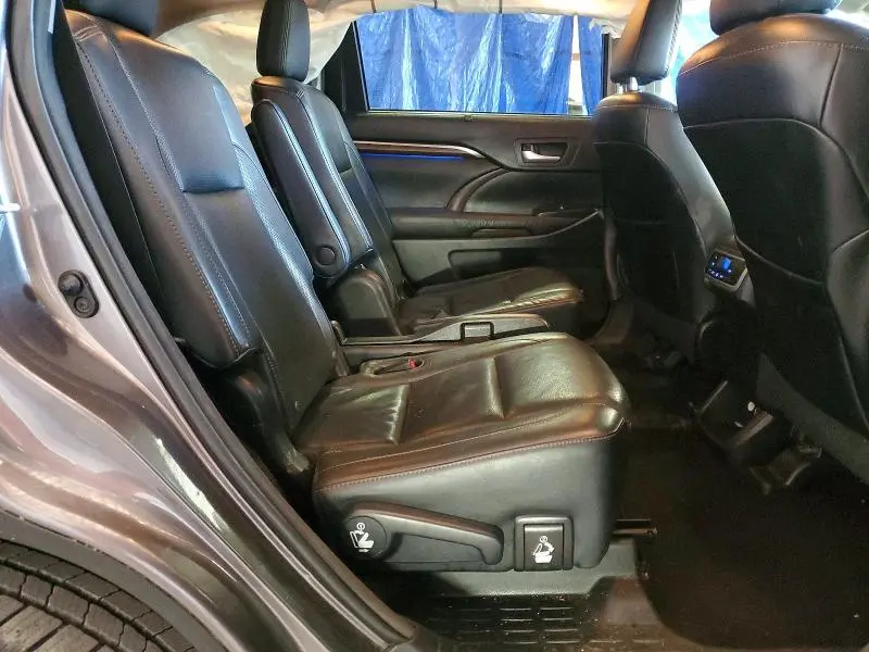 2016 TOYOTA HIGHLANDER LIMITED  