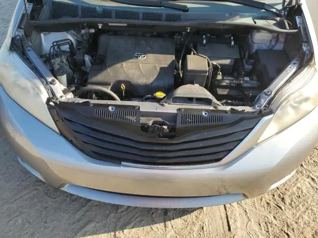 2012 TOYOTA SIENNA LE