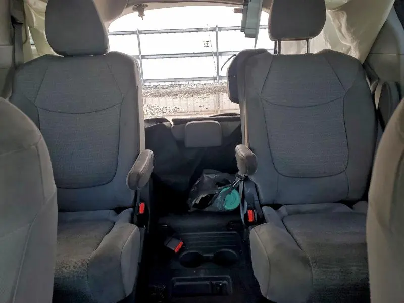 2021 TOYOTA SIENNA LE  