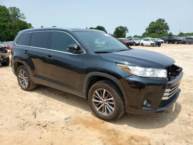2019 TOYOTA HIGHLANDER SE  