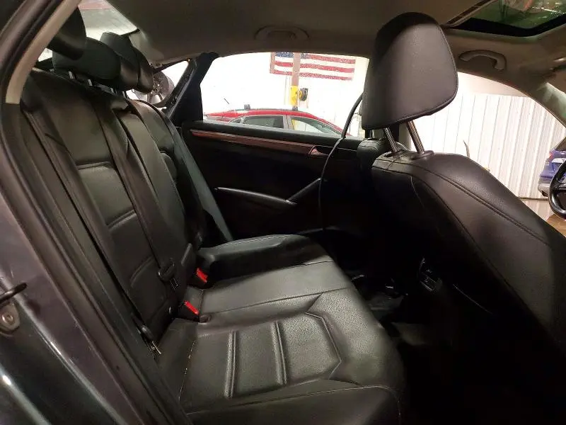 2018 VOLKSWAGEN PASSAT SE  