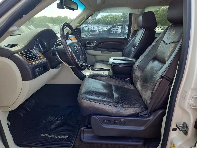 2011 CADILLAC ESCALADE PLATINUM  