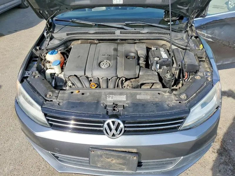 2013 VOLKSWAGEN JETTA SE  