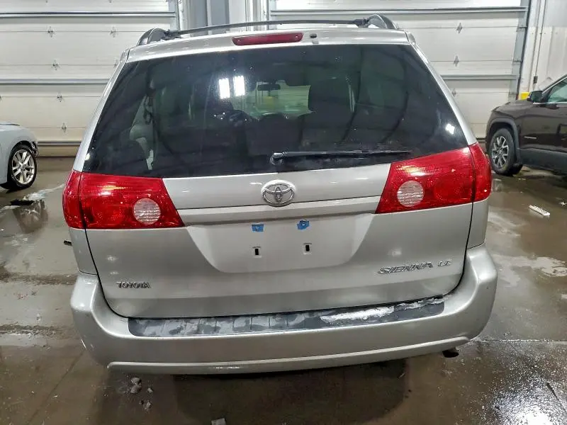 2010 TOYOTA SIENNA CE  