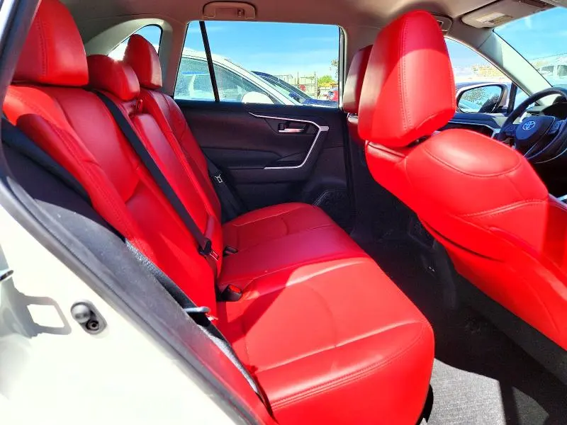 2021 TOYOTA RAV4 XLE  