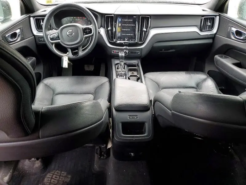 2020 VOLVO XC60 T5 MOMENTUM  