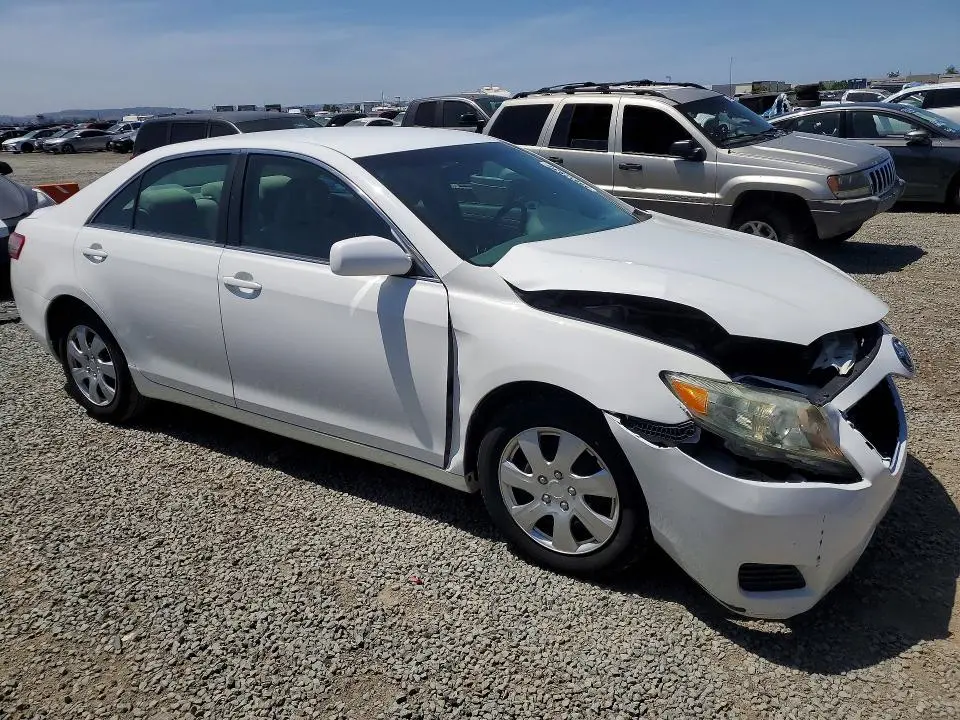 2011 TOYOTA CAMRY LE  
