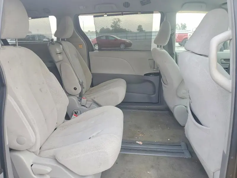 2013 TOYOTA SIENNA LE  