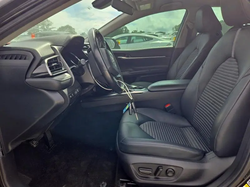 2019 TOYOTA CAMRY SE  