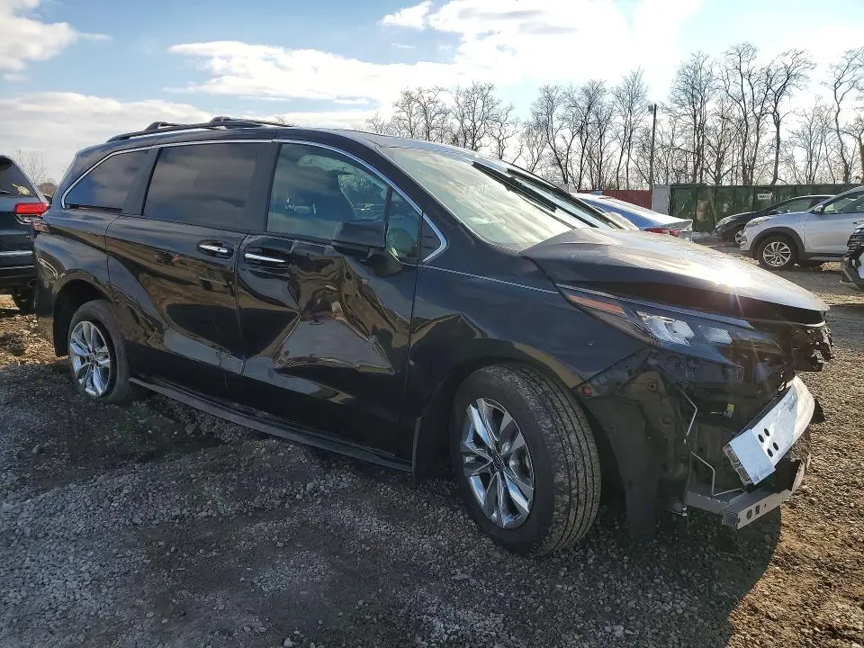 2023 TOYOTA SIENNA XSE  
