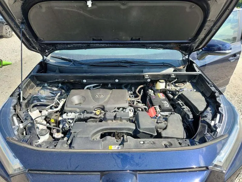 2022 TOYOTA RAV4 XLE  