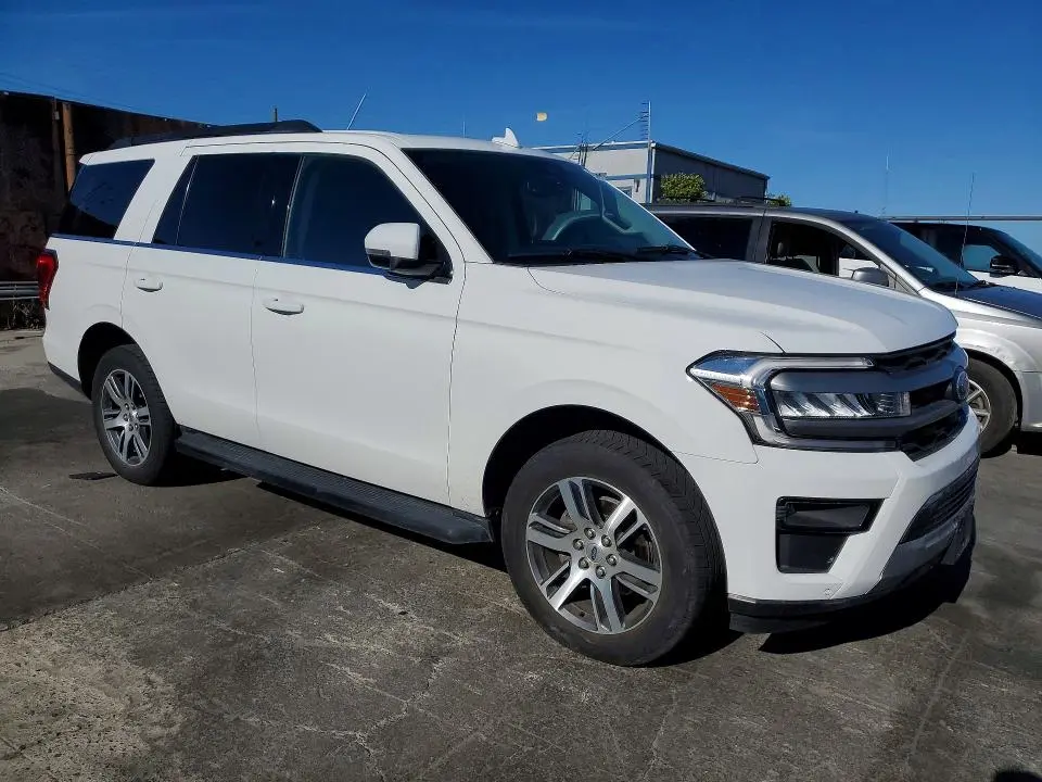 2024 FORD EXPEDITION XLT  
