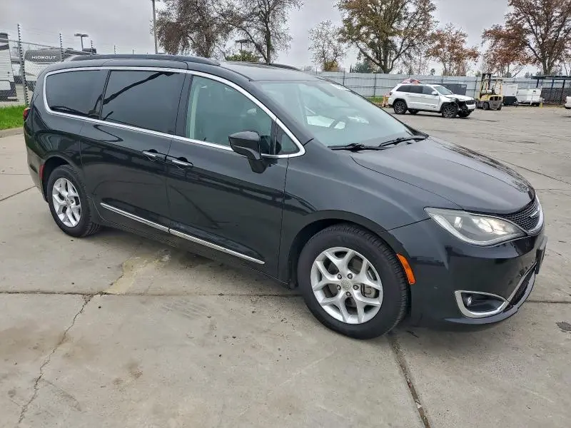2017 CHRYSLER PACIFICA TOURING L  