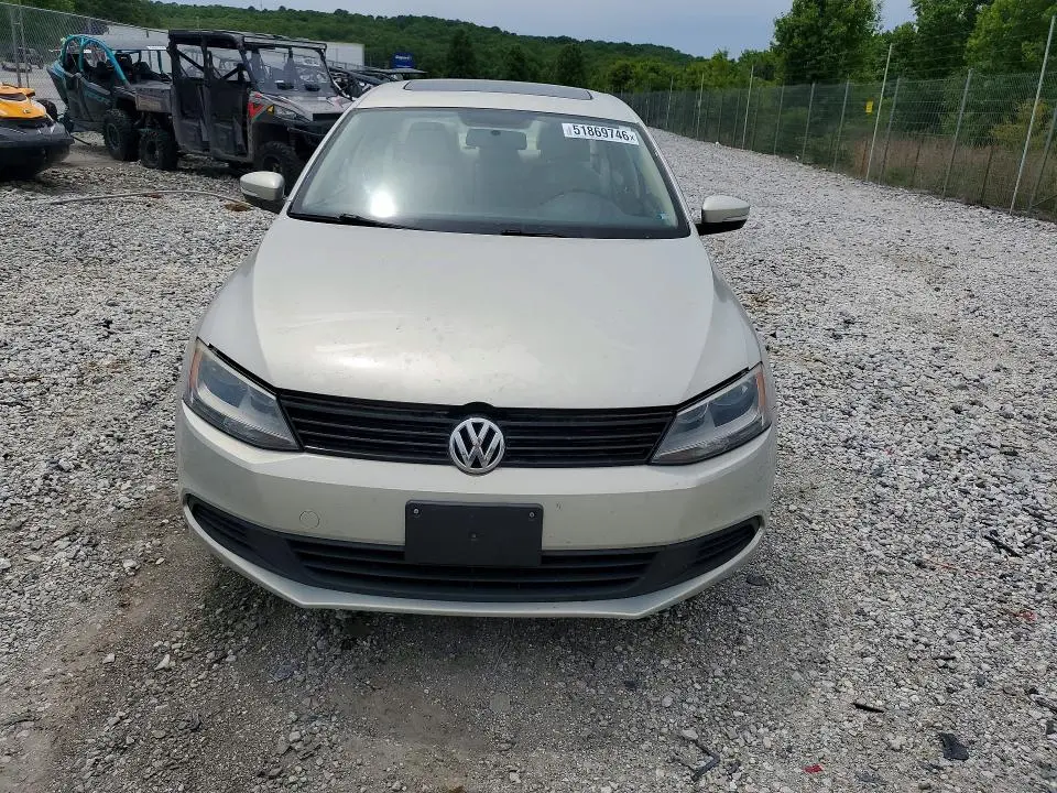2011 VOLKSWAGEN JETTA SE  