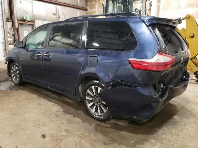 2018 TOYOTA SIENNA XLE  