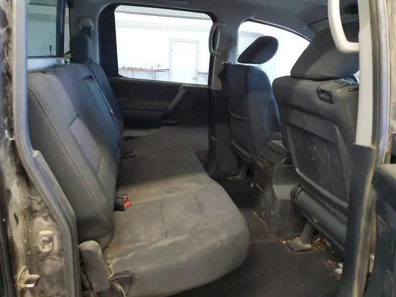 2010 NISSAN TITAN SE  