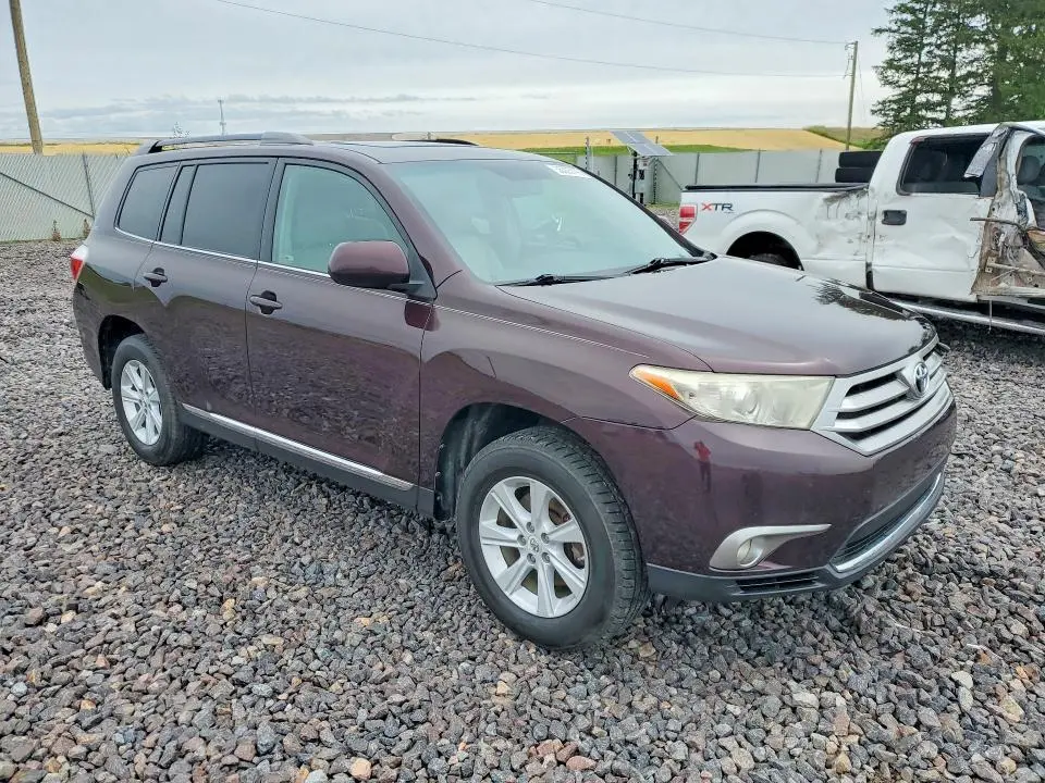 2013 TOYOTA HIGHLANDER SE  