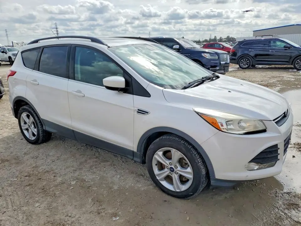 2016 FORD ESCAPE SE  