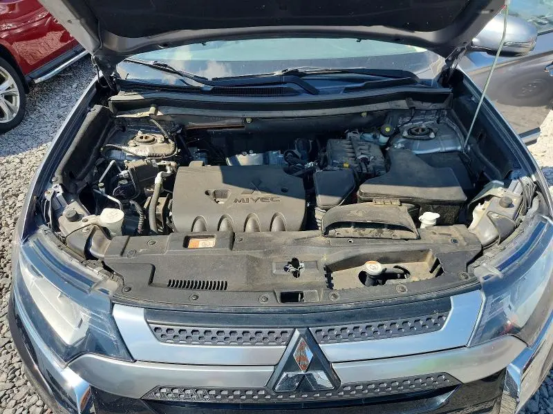 2019 MITSUBISHI OUTLANDER SE  