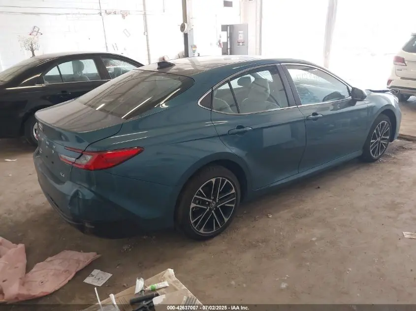 2025 TOYOTA CAMRY XLE