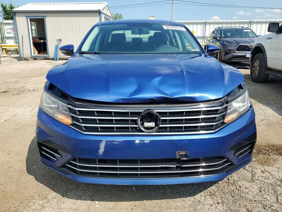 2017 VOLKSWAGEN PASSAT R-LINE  
