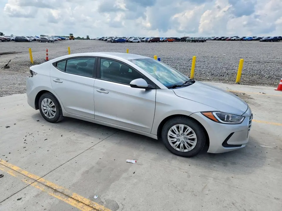 2018 HYUNDAI ELANTRA SE  